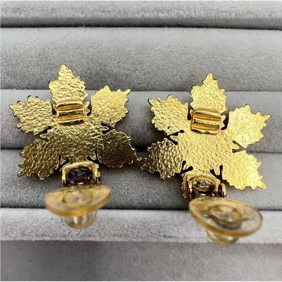 Chanel Vintage Snowflake Gold Clip-on Earrings - Picture 5 of 8